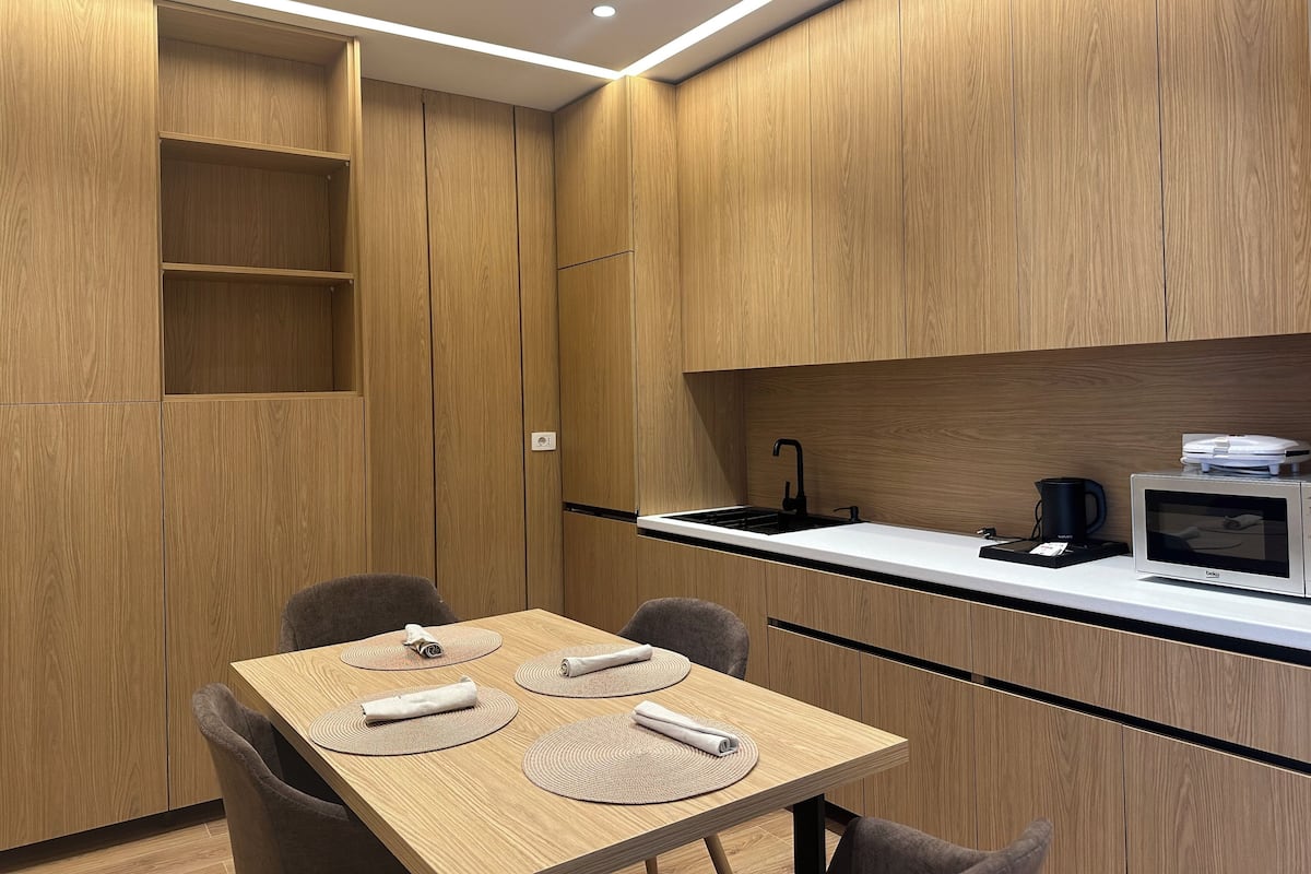 Family Suite | Private kitchen | Electric kettle, eco-friendly cleaning products