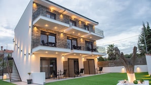 A modern two-story house with a balcony, a staircase, and a well-maintained lawn. - Alios Gaia (Sithonia)