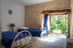 2 habitaciones, cuna de viaje, wifi gratis y ropa de cama 