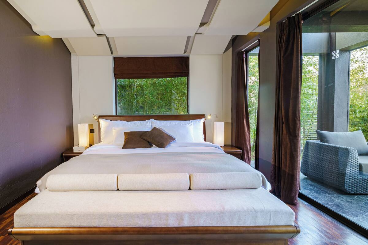 One Bedroom Villa | Premium bedding, minibar, desk, soundproofing