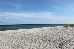 Una spiaggia nelle vicinanze