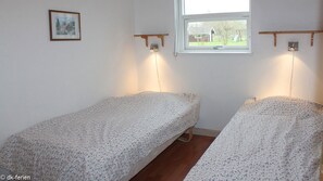 5 bedrooms, travel cot, WiFi