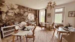 Dining - Aurefees (Ellon)