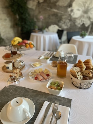 Breakfast meal - Aurefees (Ellon)