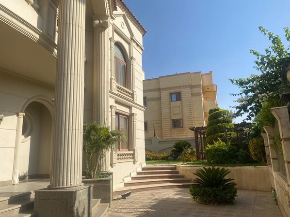 Exterior - Super luxurious villa with large landscape areas. Free Continental Breakfast. (New Cairo City)