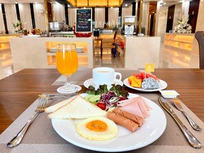 Daily buffet breakfast (USD 10 per person) - ST Vegas Hotel (Hadxayfong)