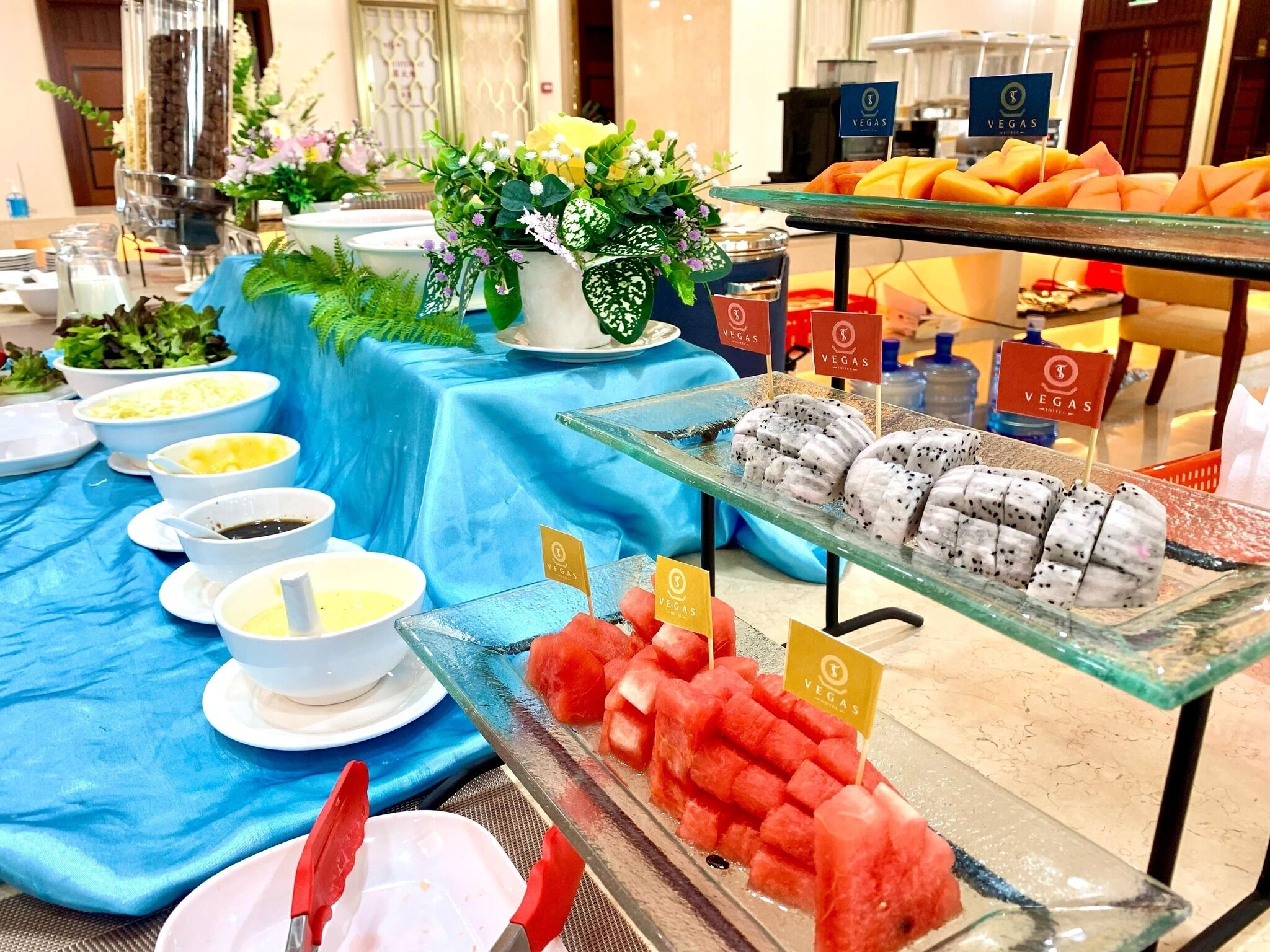 Se ofrece un desayuno bufé todos los días (por un coste adicional)