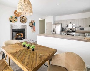 Coffee/tea maker, fridge, microwave, oven - NEW Remodeled Sanctuary in the heart of Sedona (Sedona)