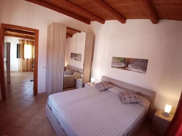 2 bedrooms, iron/ironing board, bed sheets