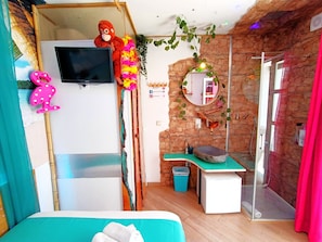 Habitación doble Confort, baño en la habitación | Servicios de la habitación