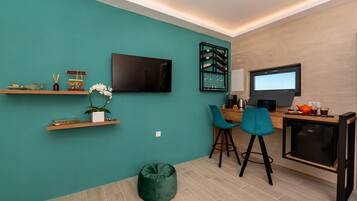 Saint Suite with indoor Jacuzzi bathtub | Lakens van Egyptisch katoen, luxe beddengoed, pillowtop-bedden