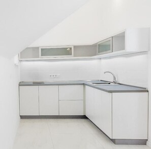 Fridge, microwave, stovetop, espresso maker - Corso Lux Apartman (Gyula)