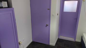 Egyptian cotton sheets, premium bedding, laptop workspace, bed sheets