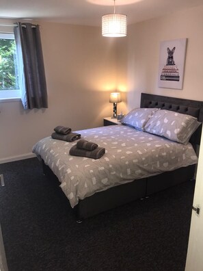 2 chambres, fer et planche à repasser, Wi-Fi gratuit, draps fournis