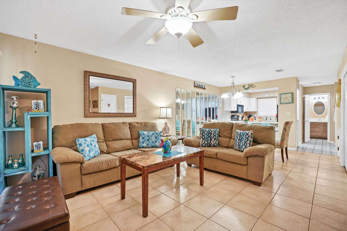 Portside V2 - Pet Friendly - Beach, Pools, Beach Across Street, Free Golf Daily