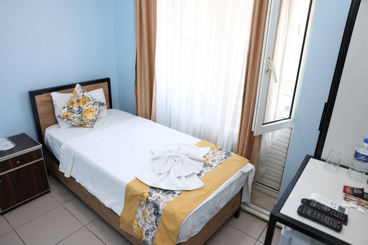 Deluxe Single Room | Free minibar items, free WiFi, bed sheets