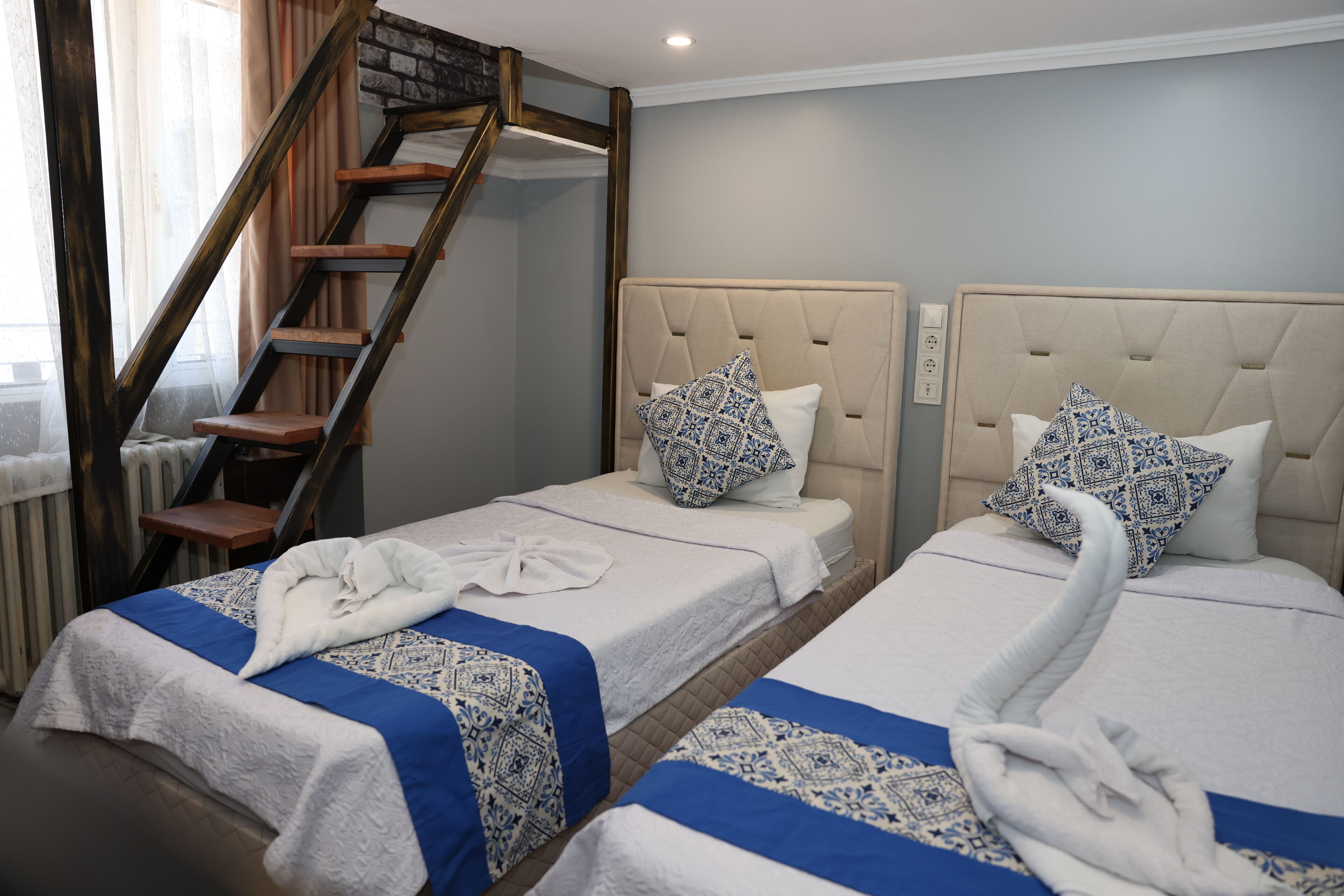 deluxe triple room | 1 bedroom, free minibar items, free wifi, bed sheets
