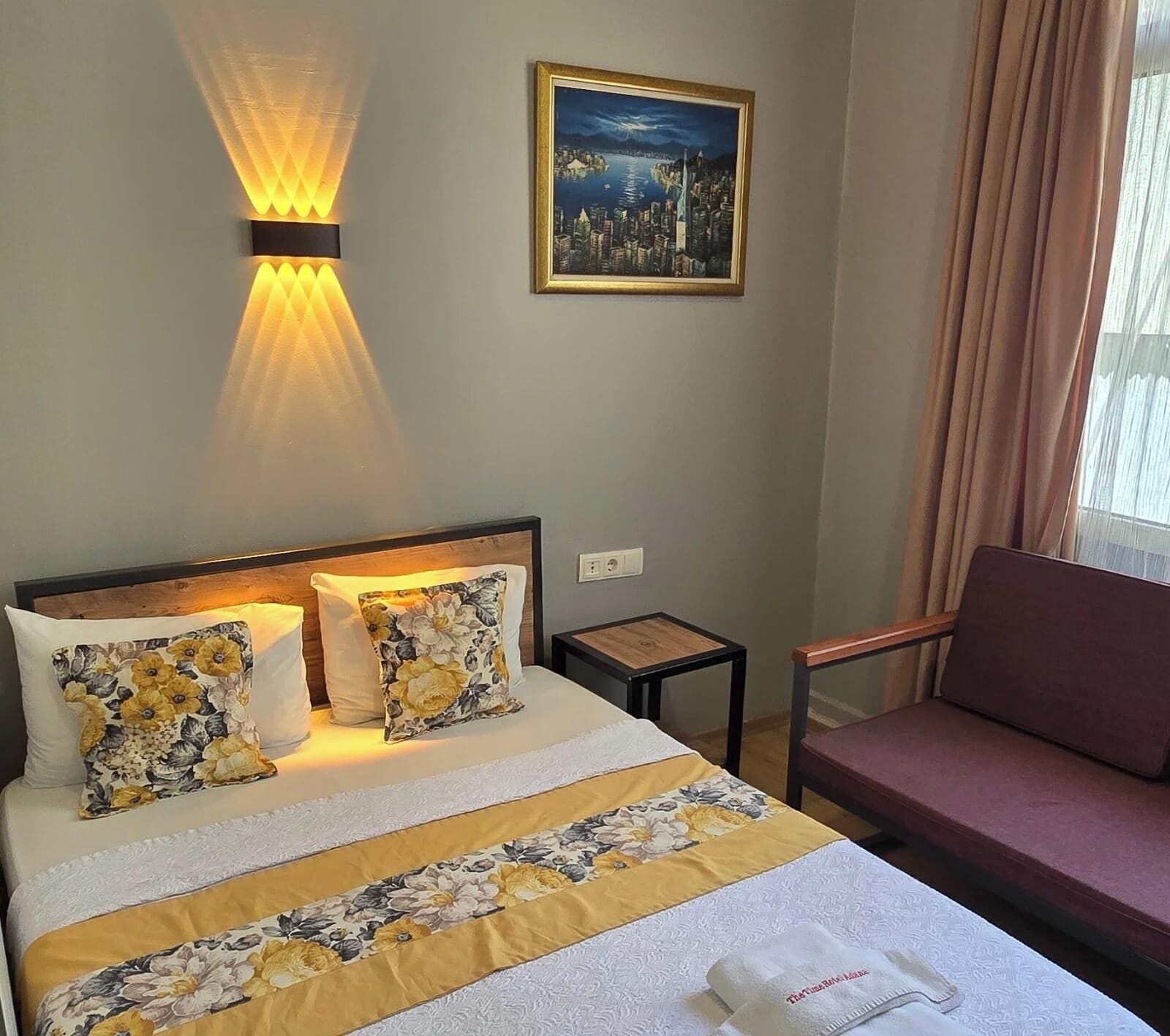 Free minibar items, free WiFi, bed sheets