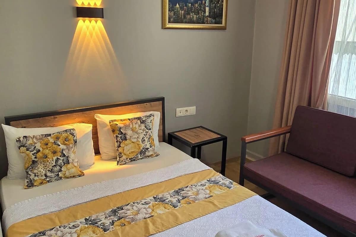 Free minibar items, free WiFi, bed sheets