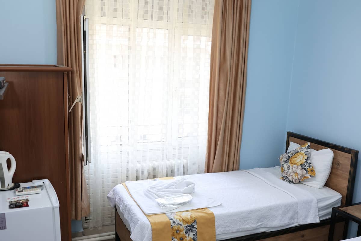 Deluxe Twin Room | Free minibar items, free WiFi, bed sheets