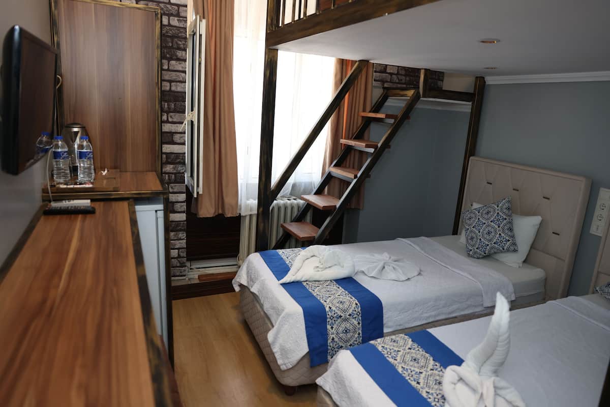 Deluxe Triple Room | Free minibar items, free WiFi, bed sheets
