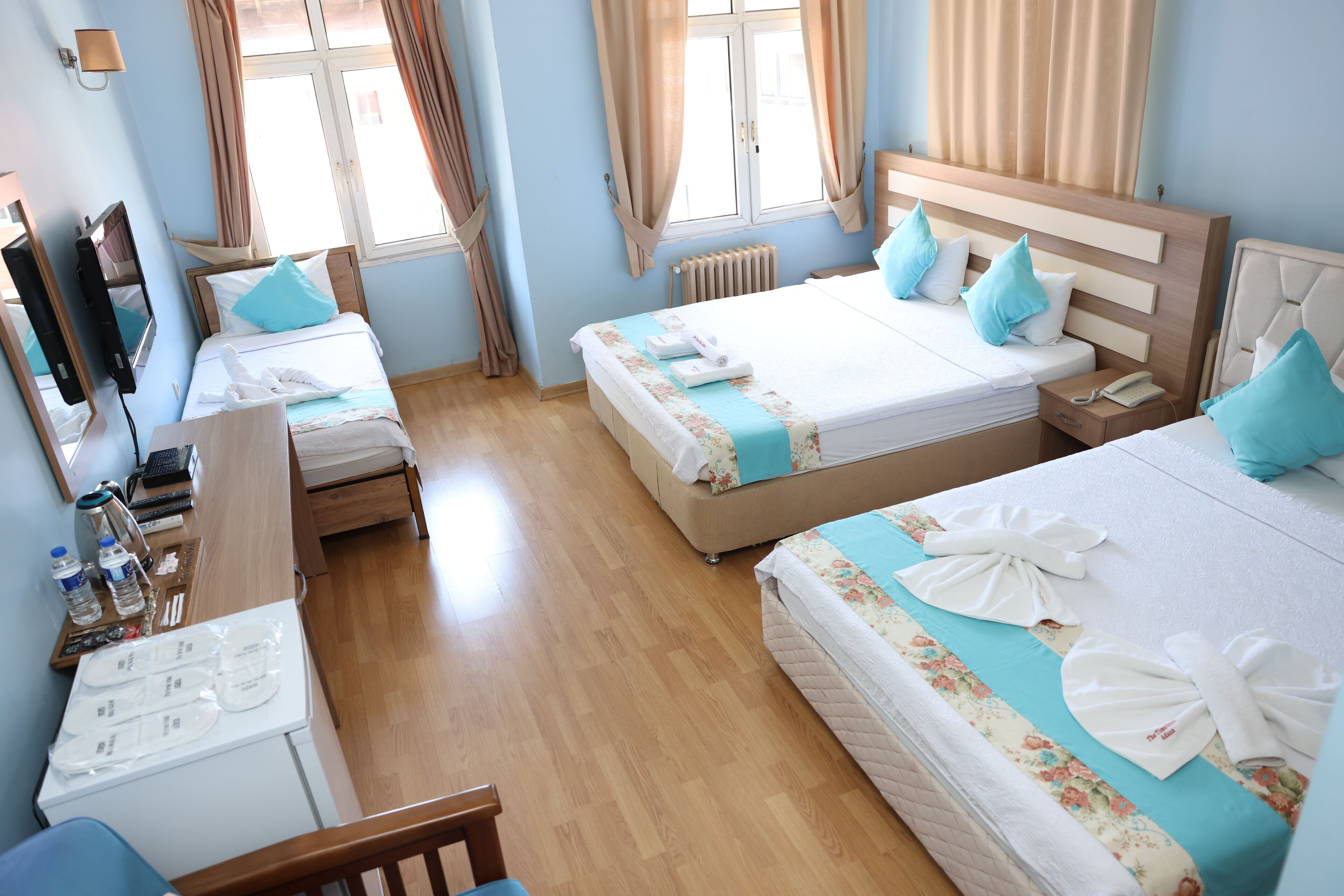 family room | 1 bedroom, free minibar items, free wifi, bed sheets