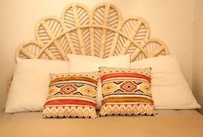 1 chambre, bureau, chambres insonorisées, fer et planche à repasser