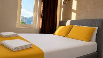 Comfort Suite | Premium bedding, laptop workspace, free cribs/infant beds, free WiFi