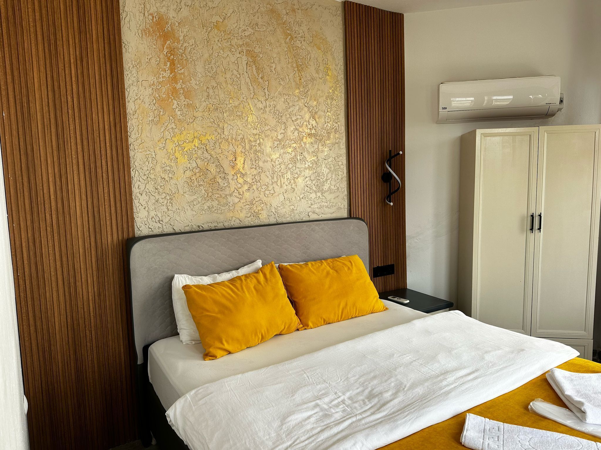 Classic Room, Courtyard View | Premium bedding, laptop workspace, free cribs/infant beds, free WiFi