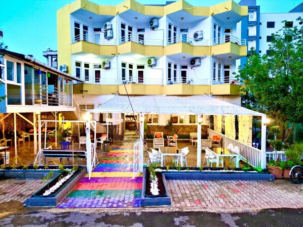 المنشأة من الخارج