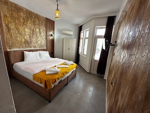 أغطية فراش متميزة ومساحة عمل للكمبيوتر المحمول