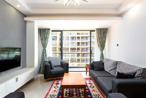 54-吋平面電視，提供有線頻道