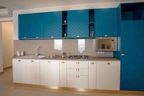 Apartamento Deluxe, vistas al mar | Caja fuerte, escritorio, wifi gratis