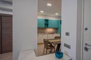 Apartamento clásico, vistas al mar (Laterale) | Caja fuerte, escritorio, wifi gratis