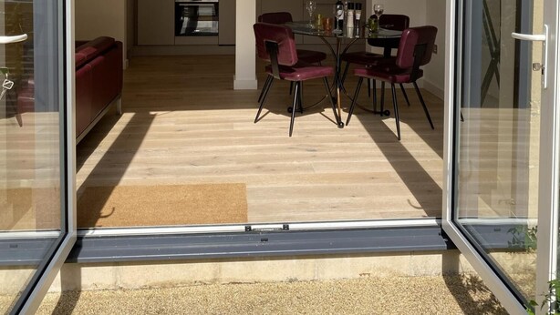 A modern kitchen with a dining area. - CH Apt 4 2bed in Bath (Bath)