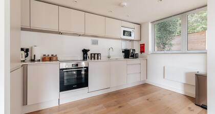 CH Apt 4 2bed in Bath