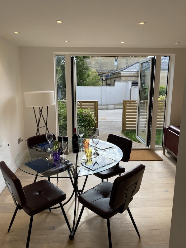 House | 2 bedrooms, WiFi