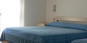 Classic Triple Room | Desk, free WiFi, bed sheets - Hotel Haiti B&B (Cervia)