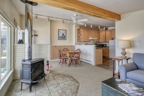 TV, fireplace