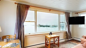 Télévision, cheminée