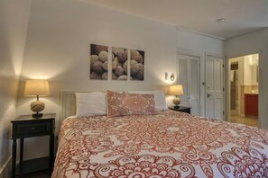 1 dormitorio, tabla de planchar con plancha, wifi y ropa de cama