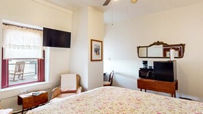 Tabla de planchar con plancha, wifi y ropa de cama 