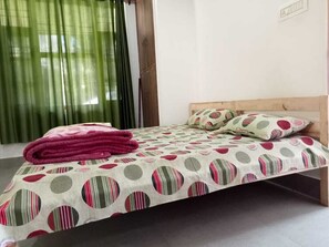 6 bedrooms, desk, free WiFi