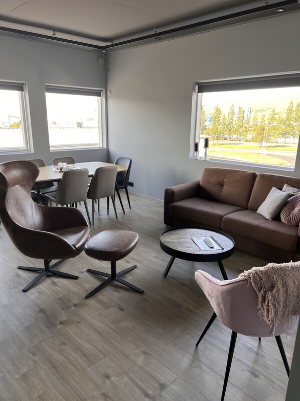 50-inch Smart TV with digital channels, TV, Netflix - TB apartment (Akureyri)