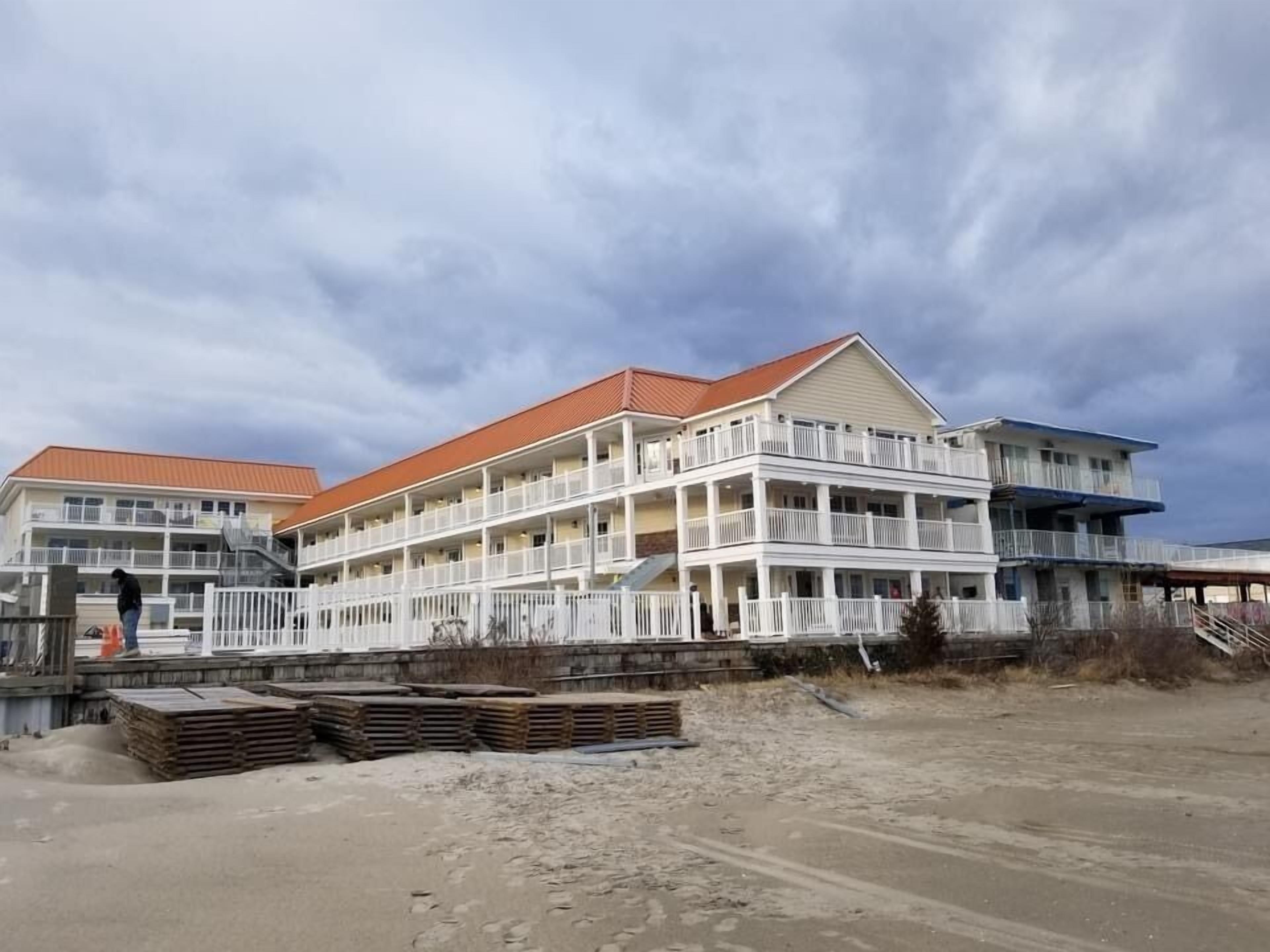 Newly furnished oceanfront condo!