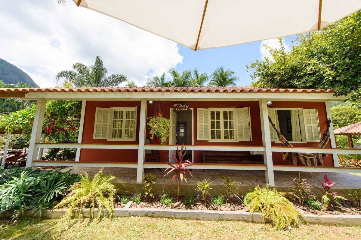 Casa de campo | Decoración individual, escritorio, tabla de planchar con plancha