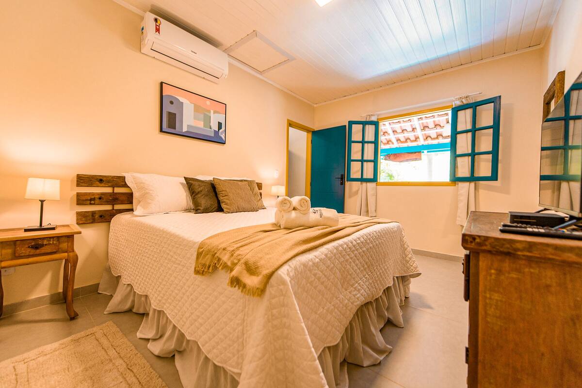 Chalet | Decoración individual, escritorio, tabla de planchar con plancha
