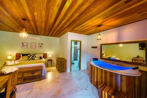 Chalet Deluxe | Decoración individual, escritorio, tabla de planchar con plancha