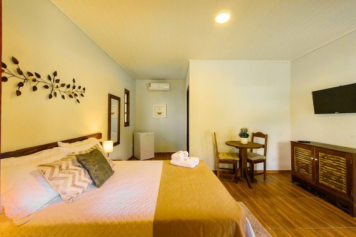 Chalet | Decoración individual, escritorio, tabla de planchar con plancha