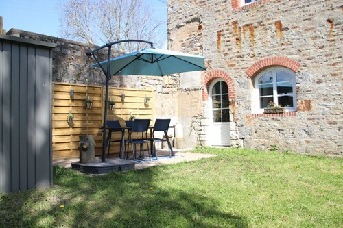 Le Vieil Home, at the foot of the medieval city
